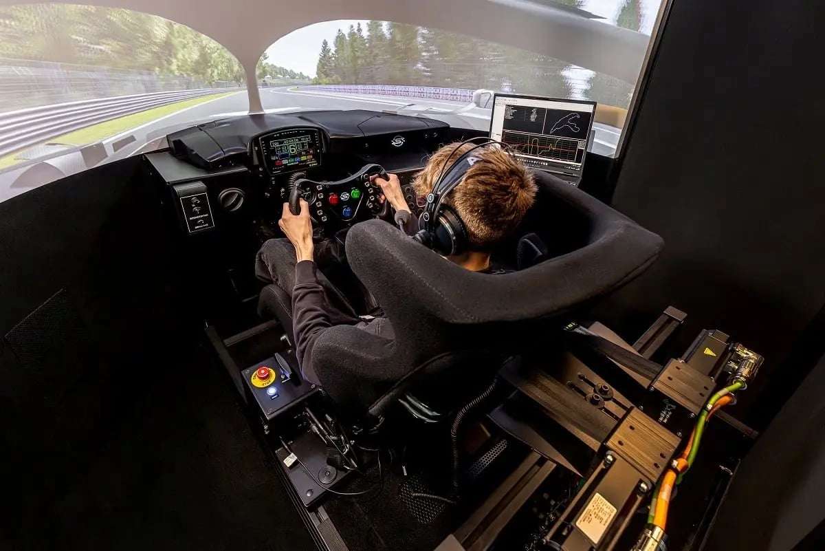 AML-Theta-Cube-Sport-interior-01